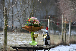 Champagne et bouquet de fleurs